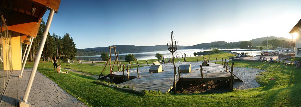 Hotel Admiral Lipno nad Vltavou Exteriör bild
