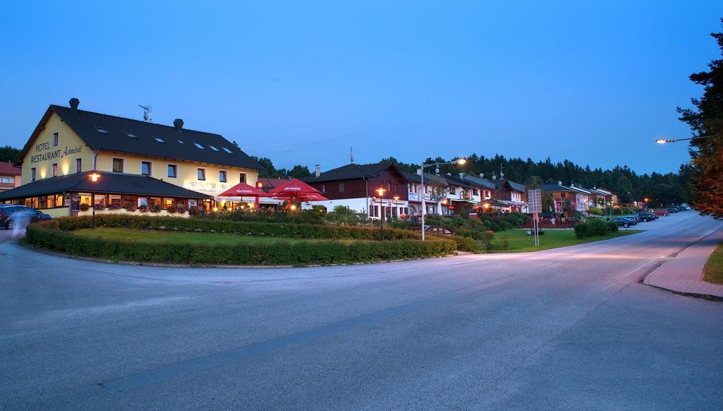Hotel Admiral Lipno nad Vltavou Exteriör bild